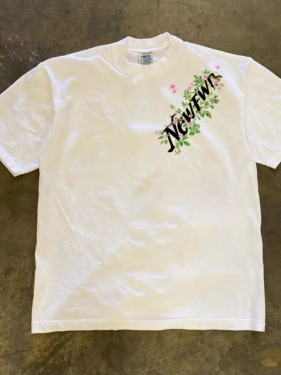 Streetwear Brand With Flowers - เสื้อยืดแขนสั้นผ้าฝ้ายพิมพ์ลายดอกไม้สไตล์อเมริกันแบรนด์สตรีทแวร์คู่รักเสื้อครึ่งแขนระบายอากาศได้สบาย