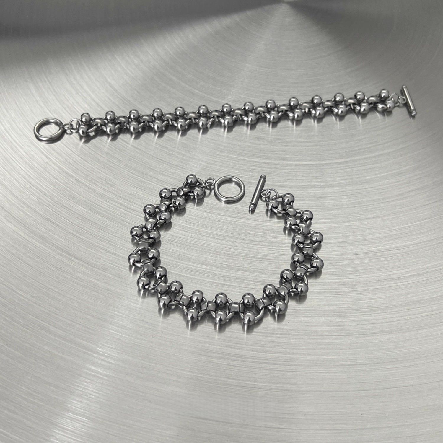 สร้อยข้อมือลูกปัดเหล็กกลวงสไตล - Streetwear Brand Jewelry บทวิจารณ์และราคา