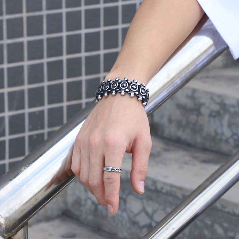 ​   สร้อยข้อมือไทเทเนียมสตีลลา - Streetwear Brand Jewelry บทวิจารณ์และราคา