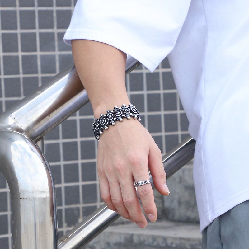 ​   สร้อยข้อมือไทเทเนียมสตีลลา - Streetwear Brand Jewelry บทวิจารณ์และราคา
