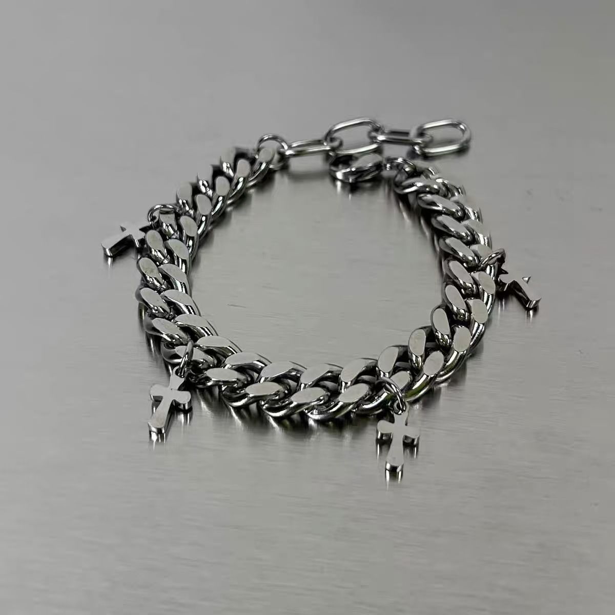 สร้อยข้อมือ Cuban Link พร้อมจี - Streetwear Brand Jewelry บทวิจารณ์และราคา