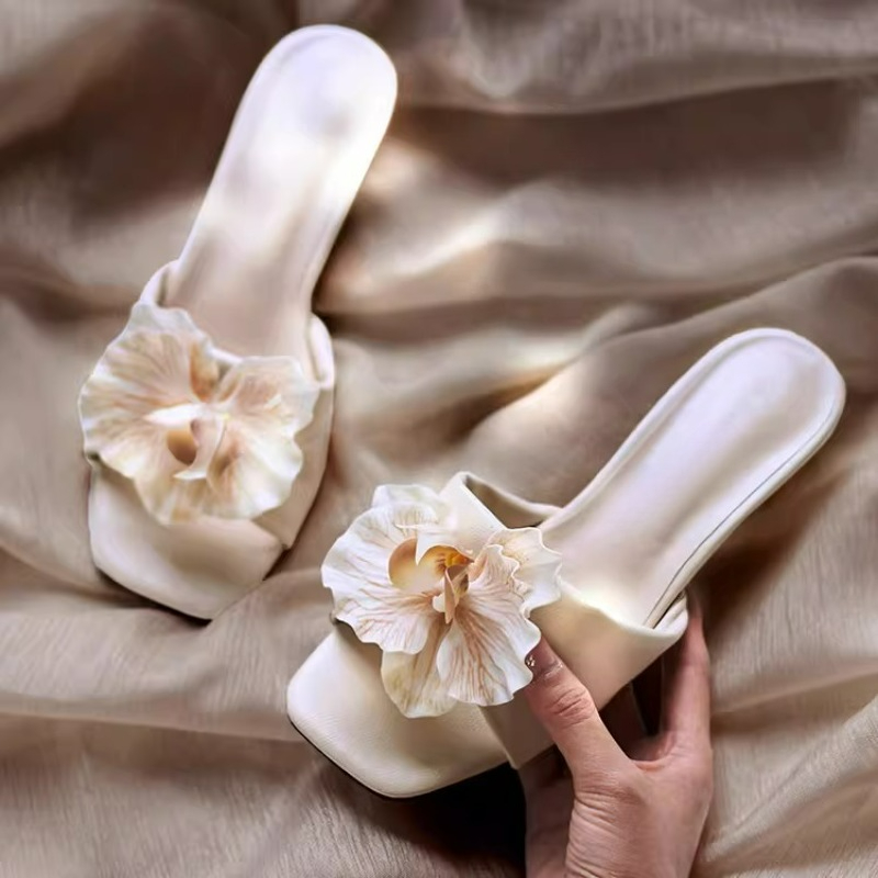 รองเท้าแตะผู้หญิงแบรนด์ดัง รุ่ - Streetwear Brand With Flowers บทวิจารณ์และราคา